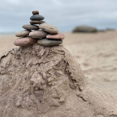 Stenformation på sand